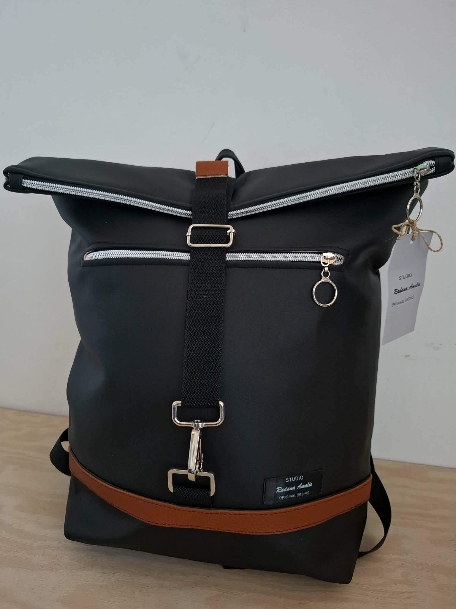 Dámský batoh Černá koženka