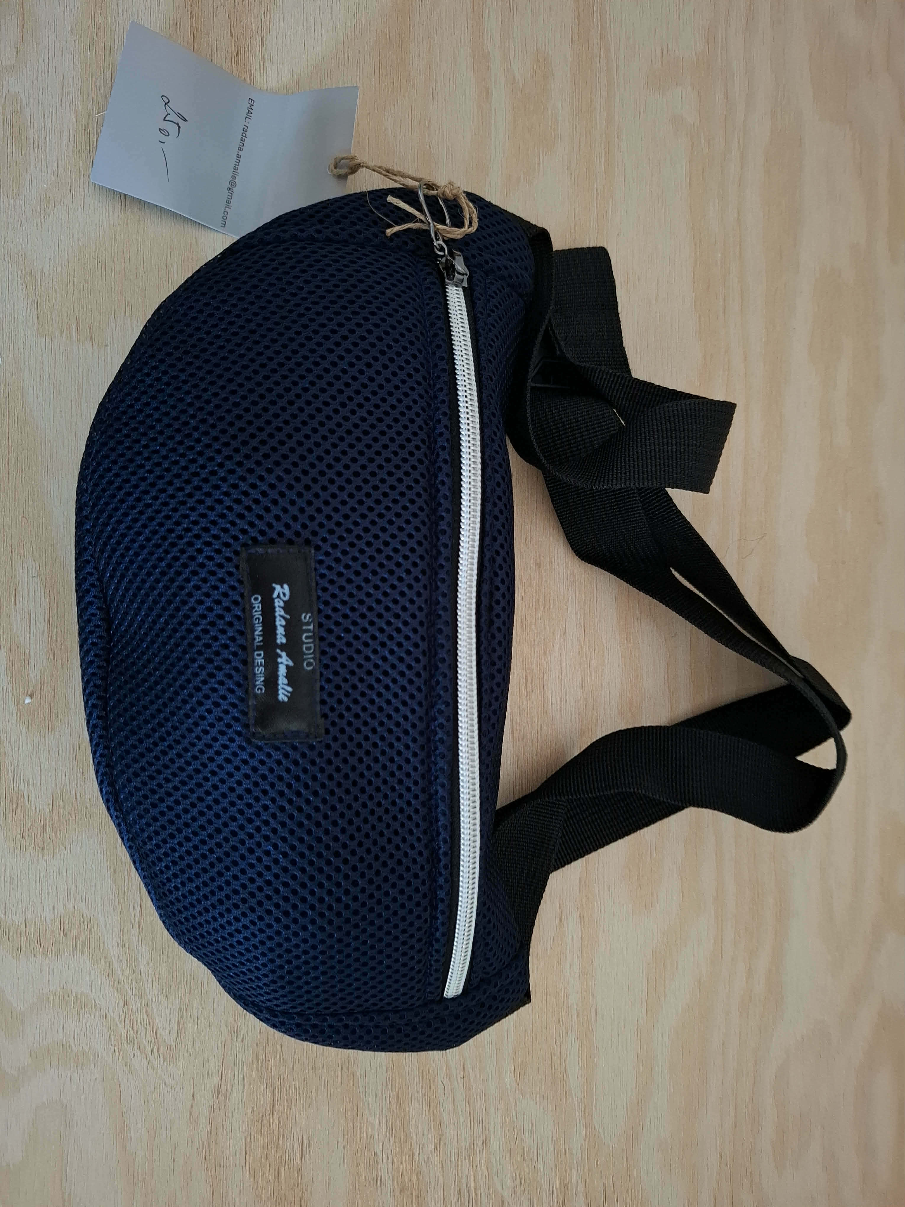 Tmavě modrá ledvinka